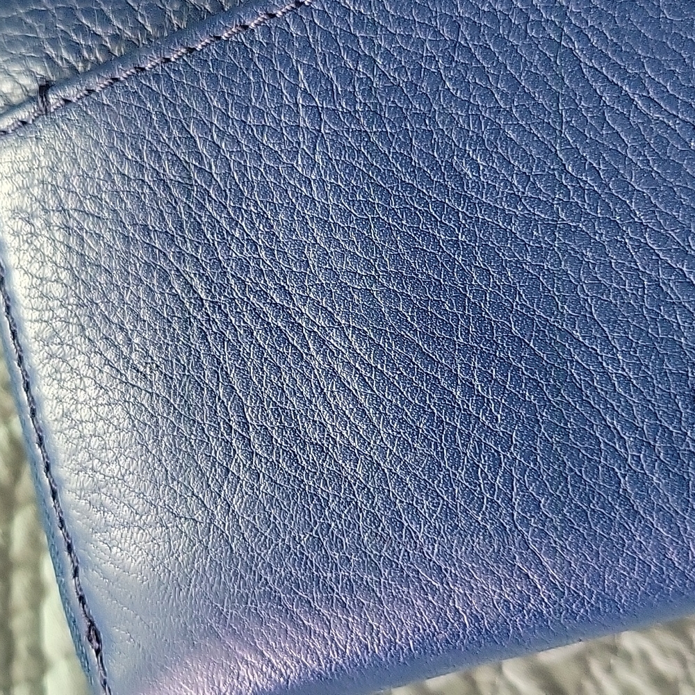 Fossil leather clutch/wristlet - Picture 8 of 8